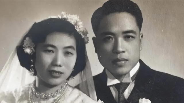 台湾老兵回乡探亲，以为发妻改嫁晕倒在家门口，村民：你还有儿子-图1