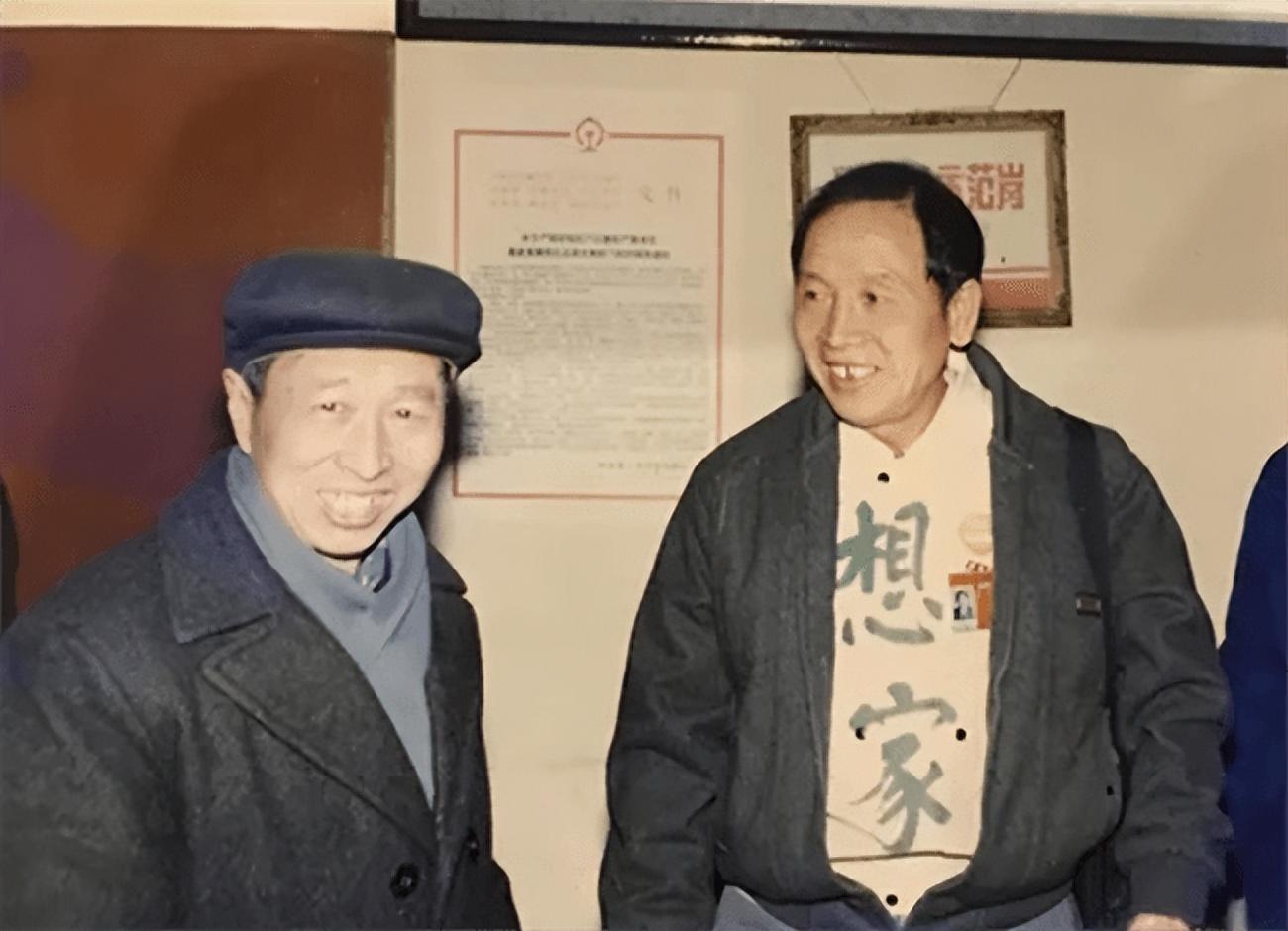 台湾老兵回乡探亲，以为发妻改嫁晕倒在家门口，村民：你还有儿子-图4