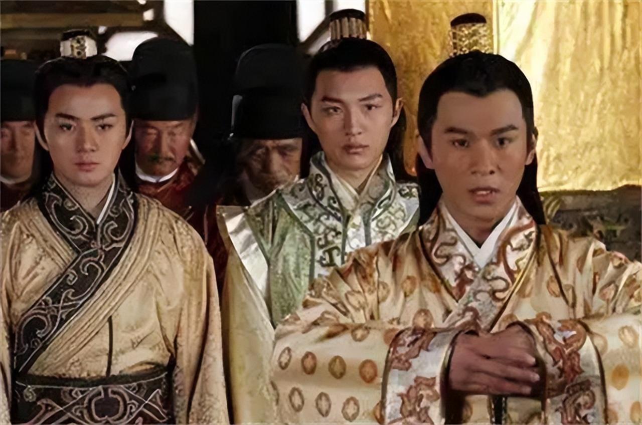 皇上请弟弟吃饭，倒杯毒酒说：祝弟弟活千岁，弟弟一句话保住了命-图4