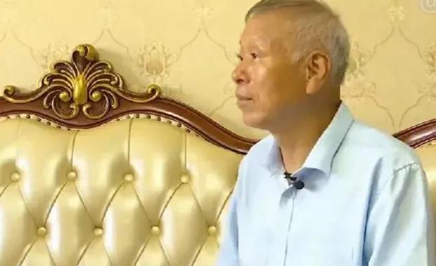 60岁大妈沉鱼落雁，长得漂亮又有钱，要找年轻的，大爷：我配不上-图4