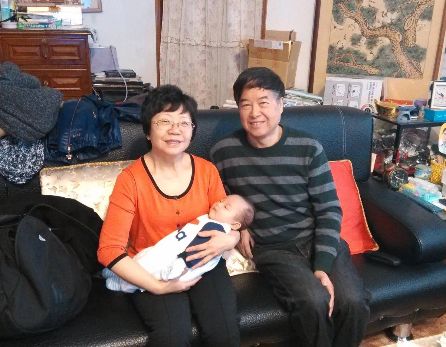 孙子与外孙同时出世，我选择了帮忙带外孙，从此没人叫我奶奶-图2
