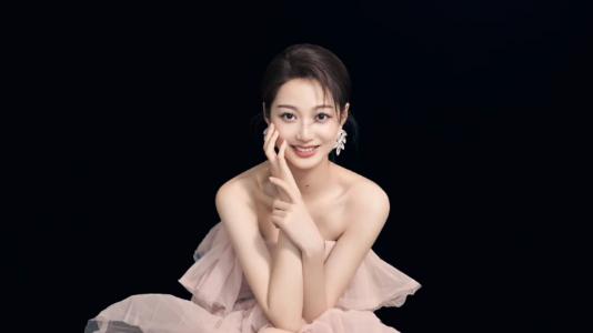 复旦校花冯琳落户上海，大方公开素颜证件照，读研后颜值今非昔比-图1