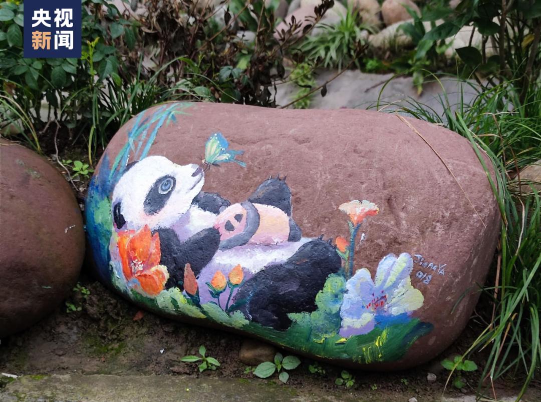 目标：画1000只大熊猫！她用彩绘为家乡提升颜值-图2