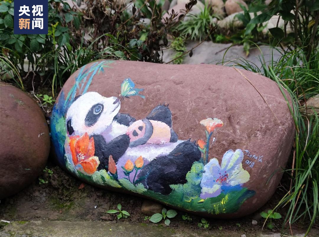 目标：画1000只大熊猫！她用彩绘为家乡提升颜值-图2
