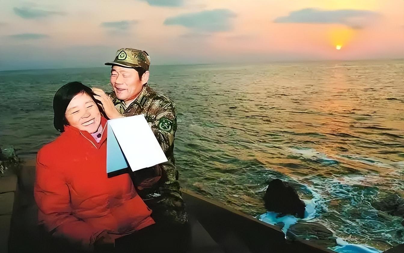 夫妻俩驻守孤岛32年，没水没电没居民，年薪5700，深夜靠喝酒壮胆-图3